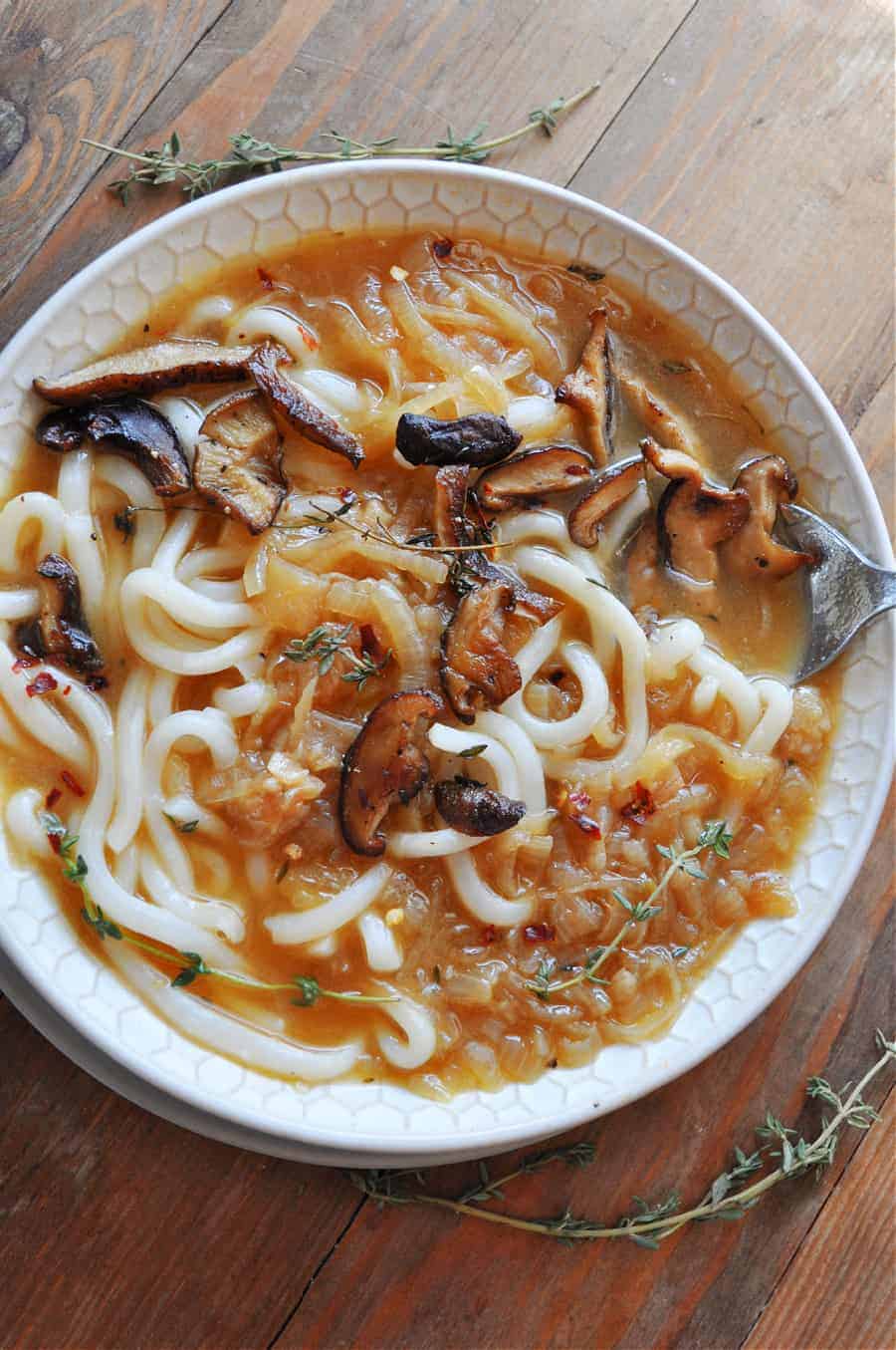 vegan french onion noodle soup with mushrooms