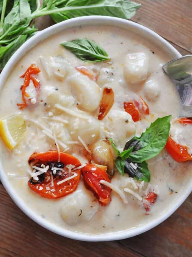 Vegan Creamy Roasted Tomato Gnocchi Soup
